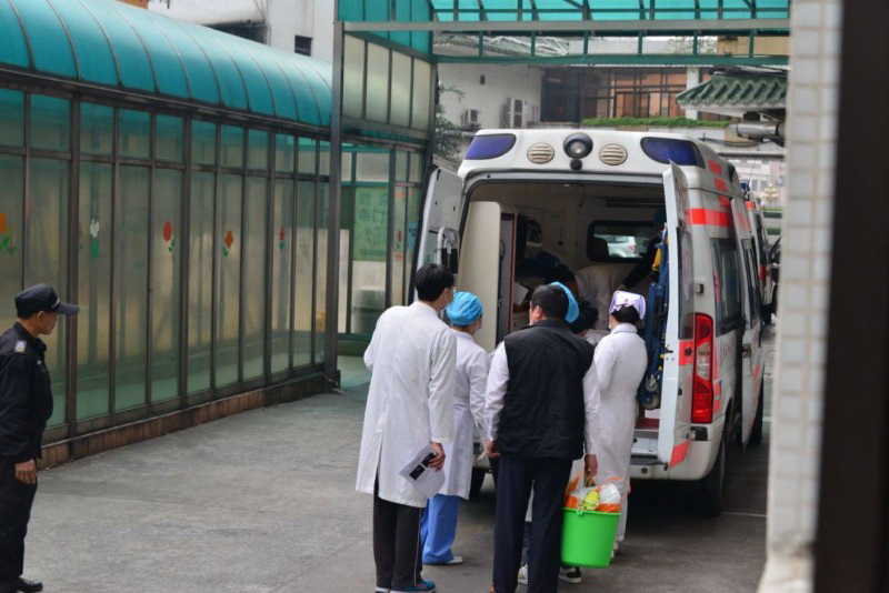 长沙出租私人救护车电话号码
