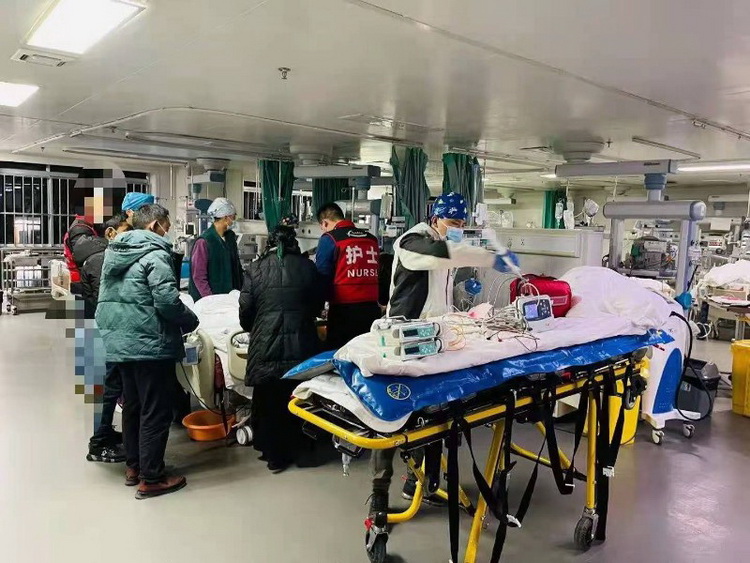 郴州湘潭市中心医院转运到鄂尔多斯市急救救护车出租费用多少