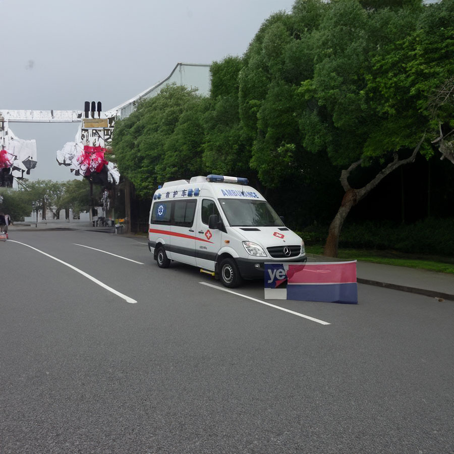 益阳湖南中南大学湘雅医院租赁到红河哈尼族彝族个旧市出租救护车一般多少钱