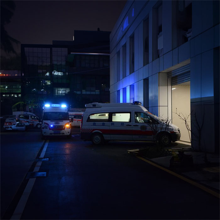 岳阳湖南省浏阳市大瑶镇杨花卫生院出租到南通市启东市私人救护车出租一般多少钱